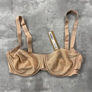 SKIMS No show Molded Unlined Balconette Bra